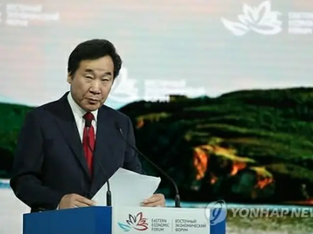 基調演説を行う李氏＝１２日、ウラジオストク（聯合ニュース）