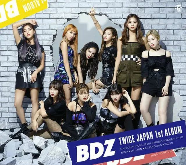 「TWICE」の日本1stアルバム「BDZ」がオリコンのデイリーアルバムチャートで4日間、不動の1位をキープしている。（提供:OSEN）