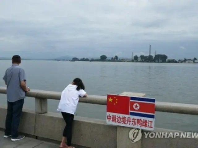 丹東にある公園。川の向こう側は北朝鮮の新義州（資料写真）＝（聯合ニュース）