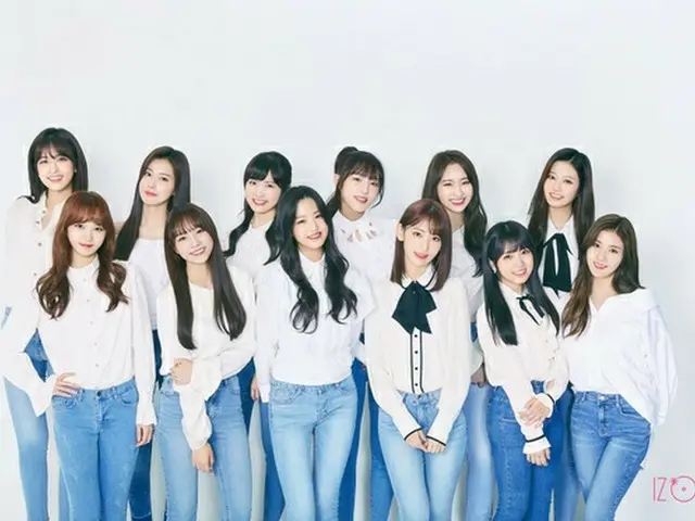 「IZ*ONE」、12人の完全体プロフィール写真を公開…“白シャツ＋ジーンズ”で独歩的な魅力発散（提供:news1）