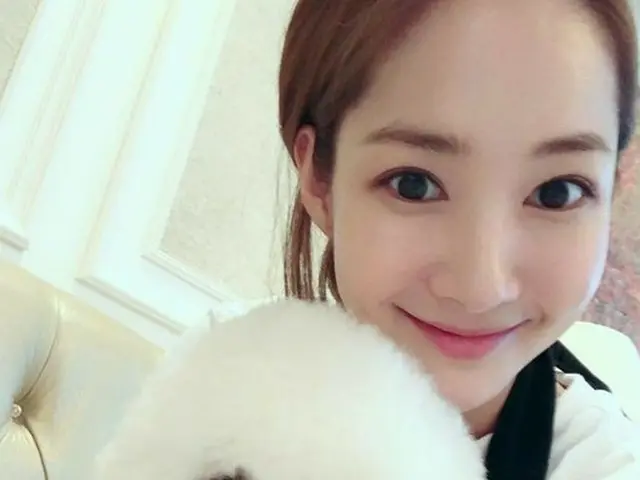 韓国女優パク・ミニョン（32）が、平凡な日常でも美しいビジュアルを見せて話題になっている。（提供:OSEN）