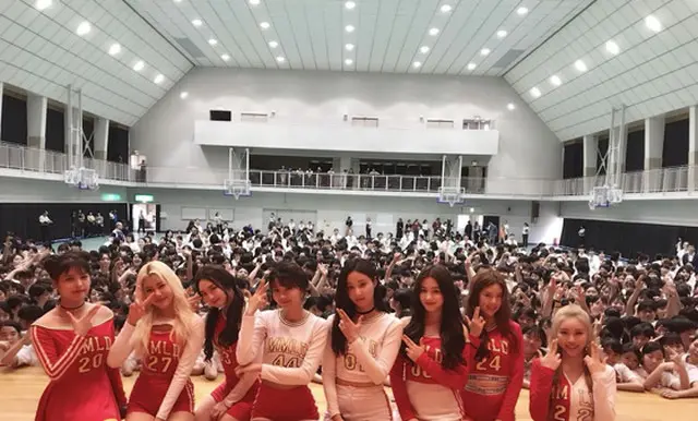 「MOMOLAND」、「あなたの学校におじゃまします！」企画で福岡の高校へサプライズ訪問！（オフィシャル）