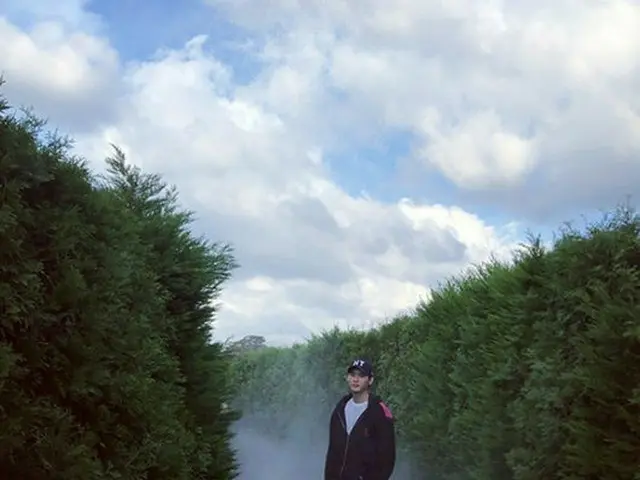 韓国俳優イ・ジョンソク（29）が、特別な雰囲気で写真集のような日常写真を公開した。（提供:OSEN）