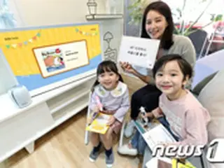 「ペンをタッチすればTVが英語の本を読んでくれる」…KT、AIホームスクール提供＝韓国