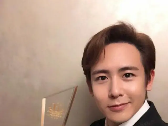 韓国アイドルグループ「2PM」ニックンがタイのマガジンが授与する授賞式で「アジアスーパースター（Asia Superstar）」賞を受賞し、幅広い人気と影響力を証明した。（提供:OSEN）