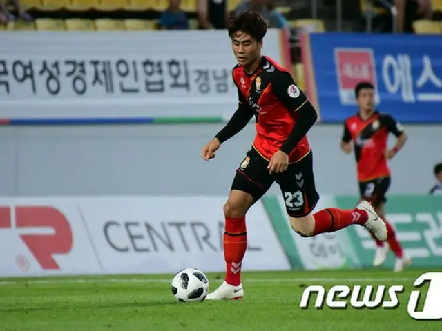 サッカー韓国代表に初招集のパク・ジス、「両親の顔が真っ先に浮かんだ」