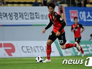 サッカー韓国代表に初招集のパク・ジス、「両親の顔が真っ先に浮かんだ」
