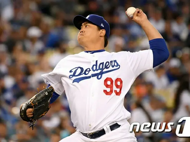 ＜MLB＞リュ・ヒョンジン、地区シリーズ第1戦で7イニング無失点の好投（提供:news1）