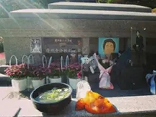 【トピック】俳優ハン・ジョンス、故キム・ジュヒョクの誕生日に墓を訪れる