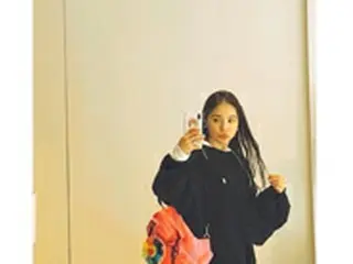 【トピック】女優ミン・ヒョリン、リュック背負った可愛らしい“大学生スタイル”を披露