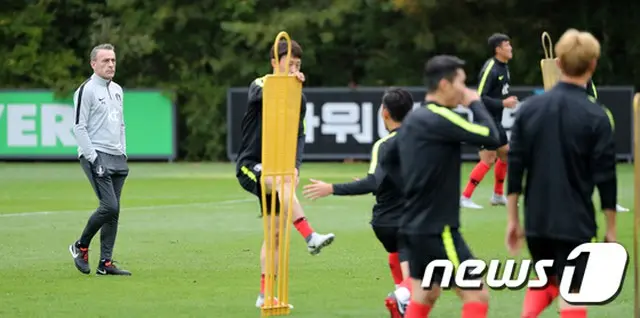 ベント監督率いるサッカー韓国代表、20分のみ練習公開