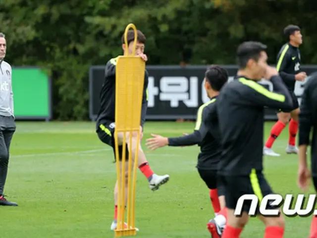 ベント監督率いるサッカー韓国代表、20分のみ練習公開