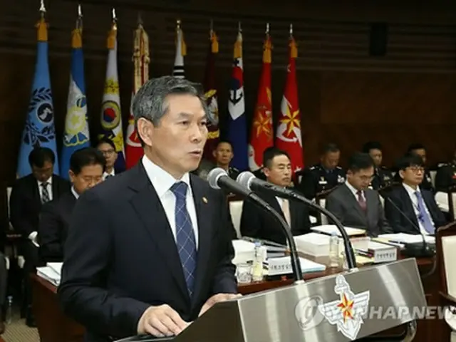 あいさつする鄭景斗（チョン・ギョンドゥ）国防部長官＝10日、ソウル（聯合ニュース）