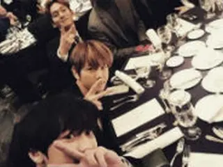 CHANYEOL、姉の結婚式に出席した「EXO」メンバーの写真公開