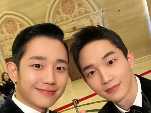 韓国俳優チョン・ヘインにそっくりだと言われているMBCのキム・ジョンヒョンアナウンサーと、チョン・ヘインがついに出会った様子が公開された。（提供:OSEN）