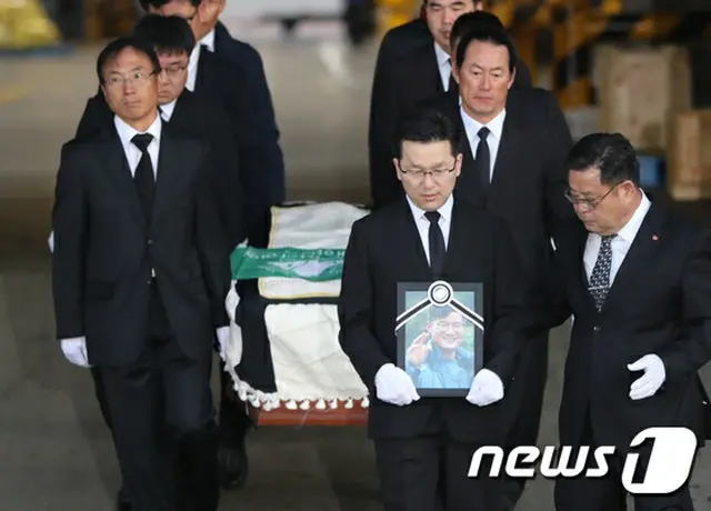 ヒマラヤ登頂中に突風に遭い死亡した登山隊5人の遺体、母国に到着＝韓国