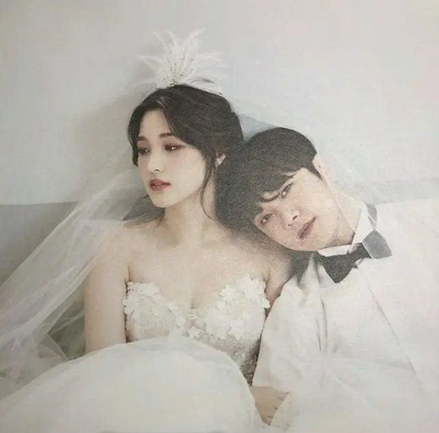 韓国バンド「FTISLAND」メンバーのチェ・ミンファンと、ガールズグループ「LABOUM」元メンバーのユルヒ夫婦が結婚式を挙げた。（写真提供:OSEN）