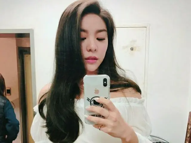 韓国歌手Aileeがまたもや大幅なダイエットに成功したようで、スリムなウェストを自慢し、近況を伝えている。（写真提供:OSEN）