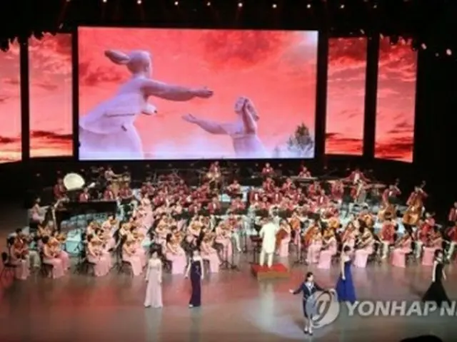 北朝鮮芸術団が平昌冬季五輪に合わせ、2月11日にソウルで行った公演の様子＝（聯合ニュース）