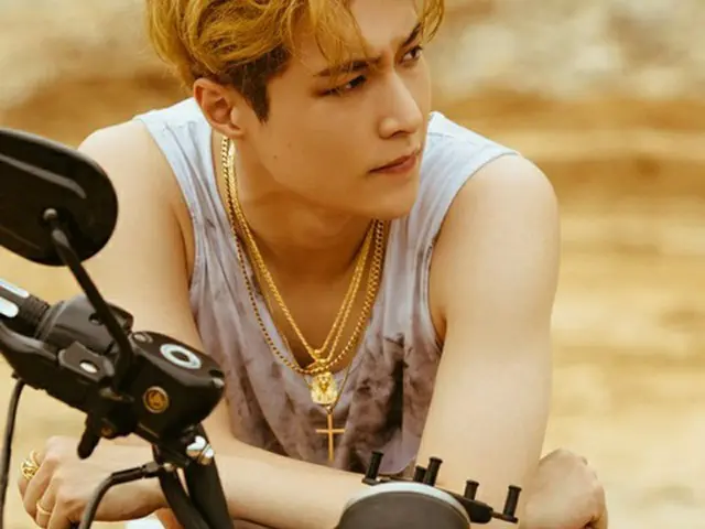 韓国ボーイズグループ「EXO」のLAYが強い男に変身した。（写真提供:OSEN）