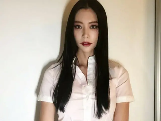 “33歳”クララ、ハロウィンに制服を着た幽霊（？）に変身…“ホラーセクシー”（提供:news1）