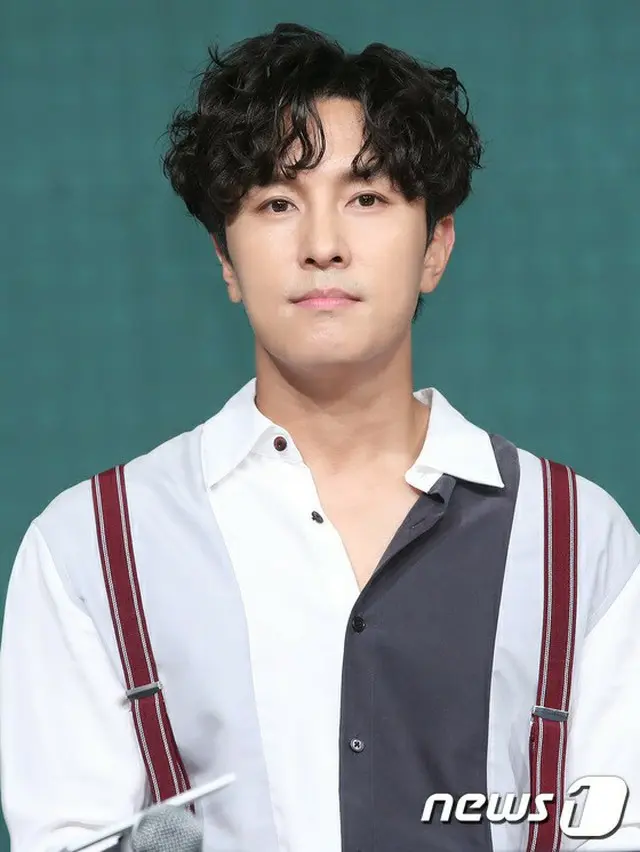 韓国ボーイズグループ「SHINHWA」メンバーのキム・ドンワンが、所属事務所であったCI ENTとの専属契約満了を迎えた。（写真提供:news1）