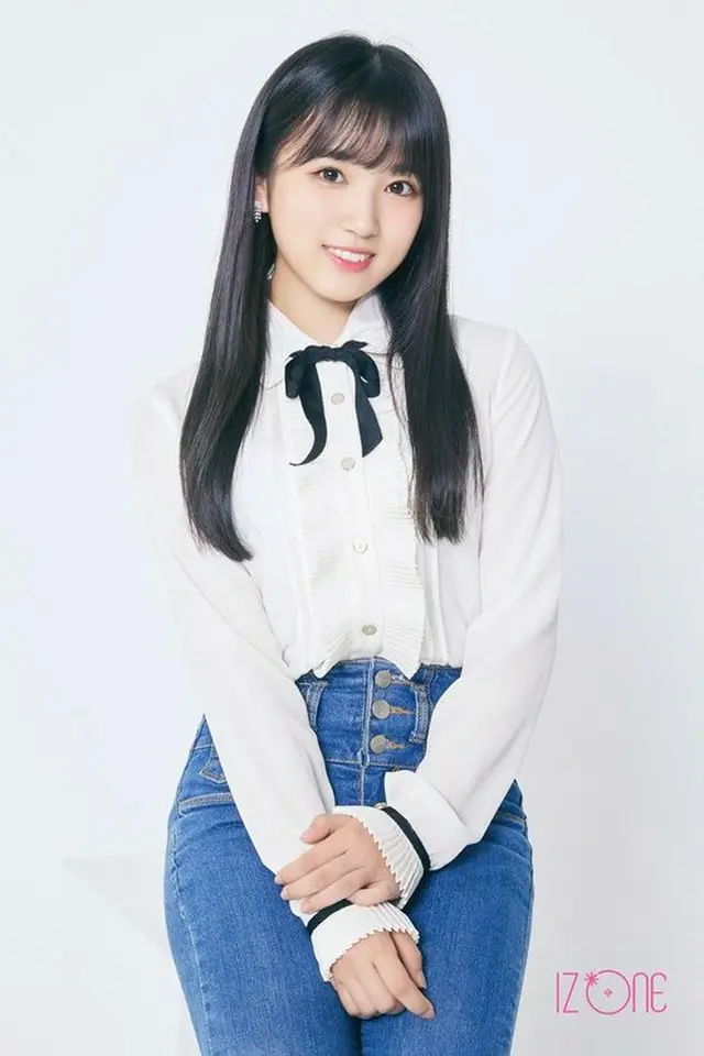 ついに韓国デビューを果たした日韓プロジェクトガールズグループ「IZ*ONE」。中でも、日本のアイドルグループ「HKT48」より選抜された矢吹奈子の見違えるようなビジュアルに注目が集まっている。（写真提供:OSEN）