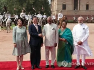 韓国大統領夫人　インドへ出発