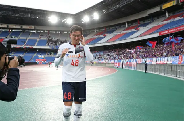 ＜サッカー＞“代表永久追放”チャン・ヒョンス、FC東京ファンの前で涙「何度も名前を呼んでくれて…」（FC東京のTwitterより）
