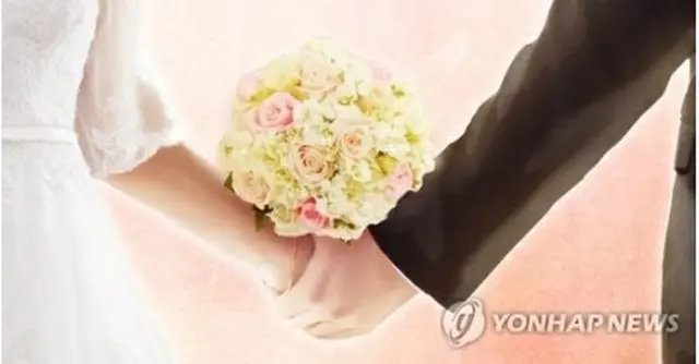 「結婚すべきだ」と考える韓国人は４８．１%で、初めて５０%を割り込んだ（コラージュ）＝（聯合ニュース）