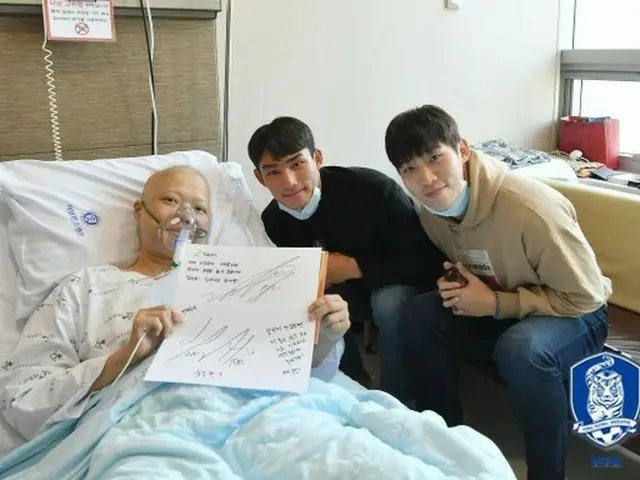 男子サッカーAG韓国代表、急性白血病で闘病中の自転車選手に後援金を伝達（提供:news1）