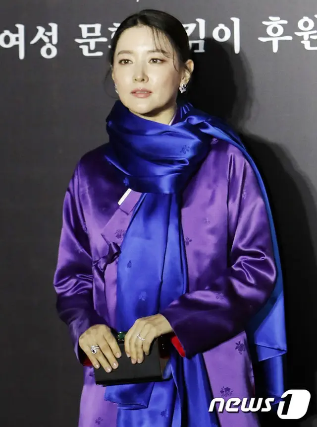 韓国女優イ・ヨンエが、シン・ヨンギュン芸術文化財団に1億ウォン（約1000万円）を寄付した。（提供:news1）