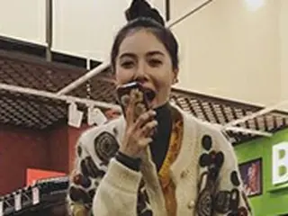 ヒョナ、43kg近況写真公開！スリムなボディに目が奪われる