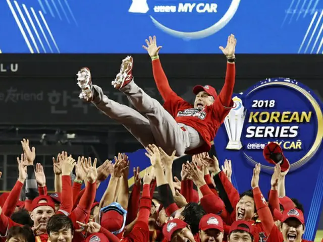 SKワイバーンズのヒルマン監督、優勝プレゼントし別れ告げる 「韓国で過ごした2年間、言葉では言い表せない」