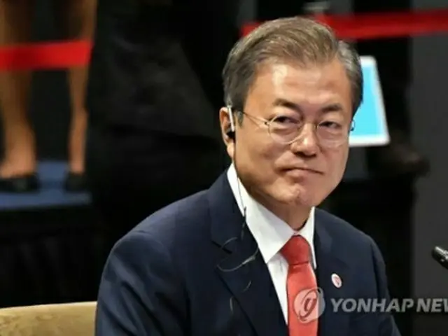 韓・ASEAN首脳会議に出席した文大統領＝14日、シンガポール（聯合ニュース）