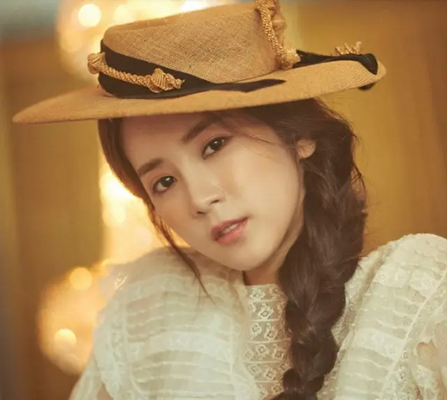 韓国ガールズグループ「Apink」メンバーのパク・チョロンが、コスメブランドの単独広告モデルに選ばれた。（写真提供:OSEN）