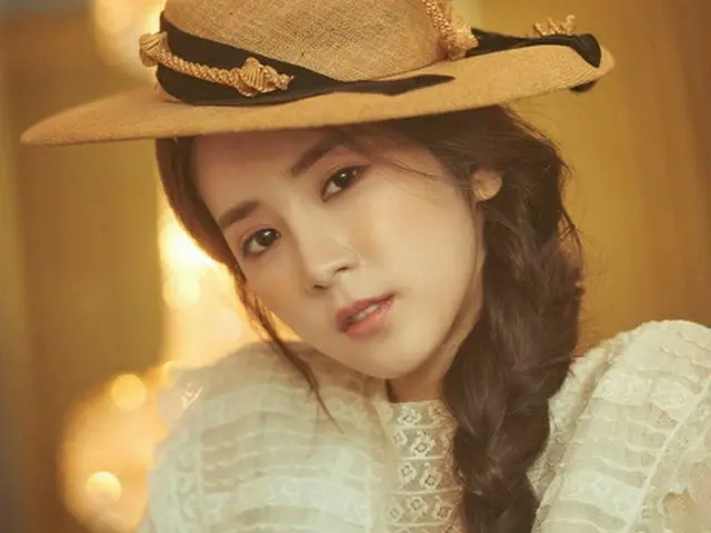韓国ガールズグループ「Apink」メンバーのパク・チョロンが、コスメブランドの単独広告モデルに選ばれた。（写真提供:OSEN）