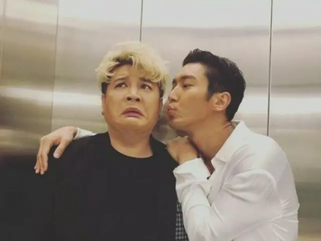 韓国ボーイズグループ「SUPER JUNIOR」メンバーのシンドンとシウォンが、最高のケミストリーを見せて話題になっている。（写真提供:OSEN）