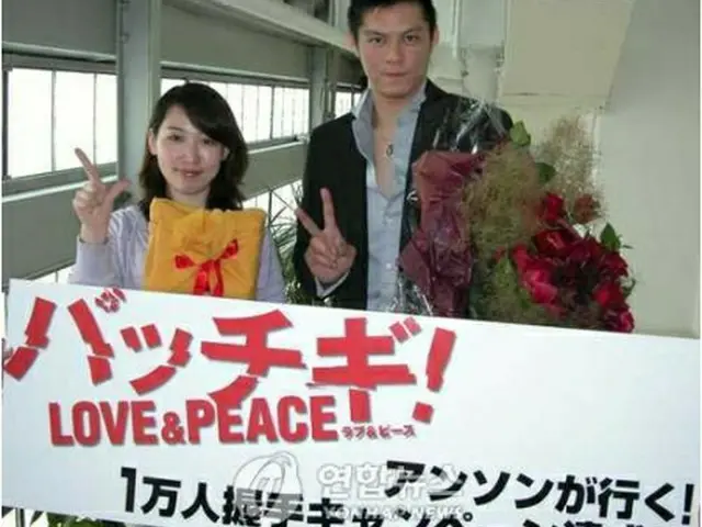 「パッチギ！」主演の井坂俊哉（右）＝（聯合ニュース）