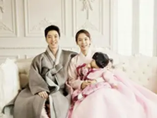 【トピック】イ・ドンゴン＆チョ・ユンヒ夫婦、愛娘ロアちゃんとの“韓服”家族写真を公開！