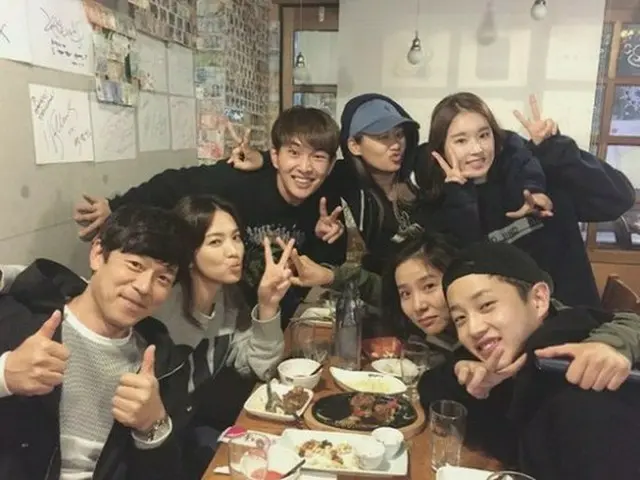 韓国俳優キム・ミンソクと、ボーイズグループ「SHINee」のオンユが、12月10日に軍入隊することになり、ドラマ「太陽の末裔」で共演した2人が同じ日に揃って入隊すると関心を集めている。（写真提供:OSEN）