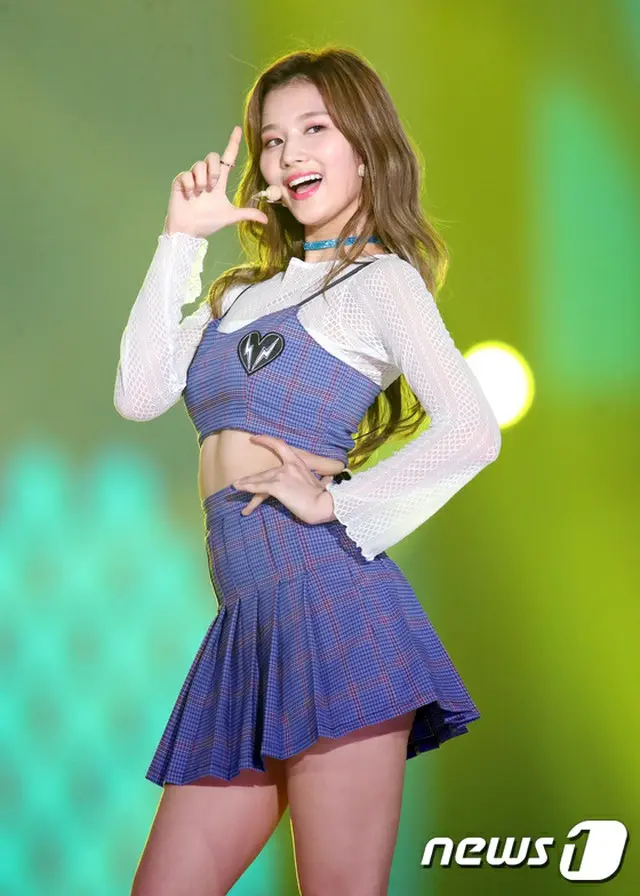 韓国ガールズグループ「TWICE」の日本人メンバー、サナはキュートなビジュアルに加え、“健康美人”であることにも注目が集まっている。（写真提供:news1）