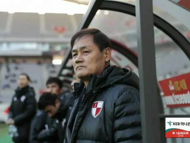 ＜サッカー＞釜山アイパーク代表理事と監督、昇格失敗の責任とり辞任（画像:news1）