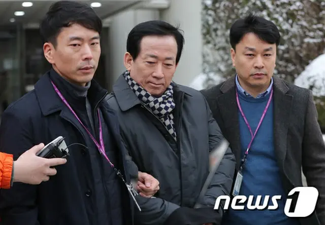 不正採用疑惑”韓国テコンドー国技院長、令状審査後も ”沈黙”貫き報道陣の前へ