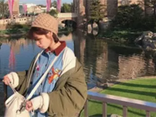 女優チョン・ソミン、東京ディズニーランドでの写真を公開“童話の中のよう”