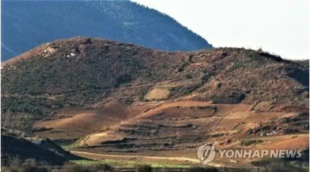 北朝鮮・開城地域のはげ山（環境保護団体提供）＝（聯合ニュース）