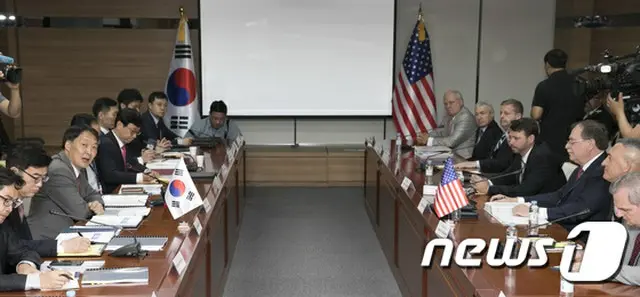 韓国外交部は14日、米韓が来年から適用される在韓米軍駐留経費負担に関する特別協定（SMA）を締結に向けた第10回協議で「総額関連で双方の隔たりで最終合意に至らなかった」と明らかにした。