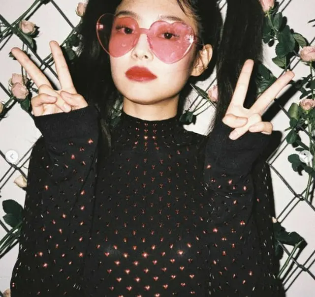 「BLACKPINK」JENNIE（ジェニ）が愛らしい魅力でファンを魅了した。(提供:OSEN）