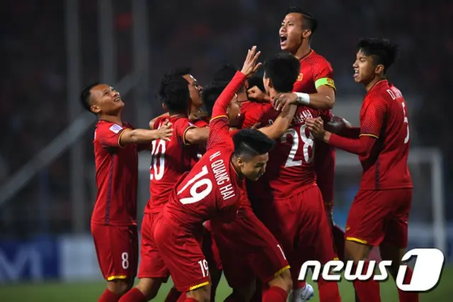 ＜サッカー＞パク・ハンソ監督率いるベトナム、マレーシア下しスズキカップ10年ぶりの優勝