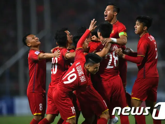 ＜サッカー＞パク・ハンソ監督率いるベトナム、マレーシア下しスズキカップ10年ぶりの優勝